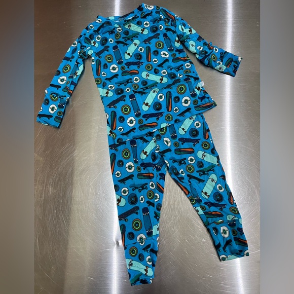 Posh Peanut Cole Skateboard 2-Pc Long Sleeve Short Pajamas Size 6-12 Months - Picture 1 of 4